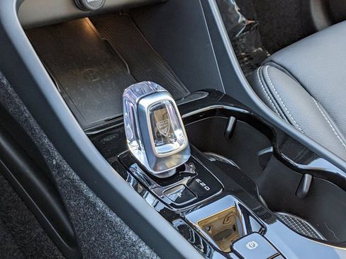 Certified 2026 Volvo XC40 B5 Plus w/ Protection Package Premier image 19