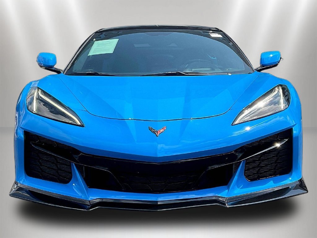 Used 2023 Chevrolet Corvette Z06 w/ Z07 Performance Package RWD image 2