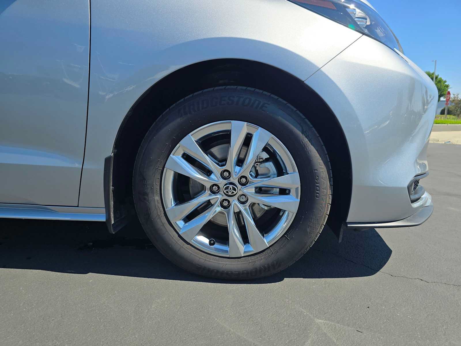 Certified 2025 Toyota Sienna XLE w/ XLE Plus Package FWD image 9
