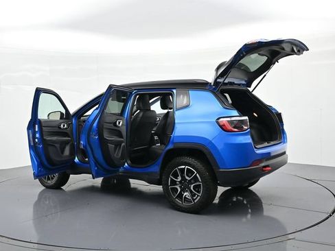 Used 2025 Jeep Compass Trailhawk AWD/4WD image 22