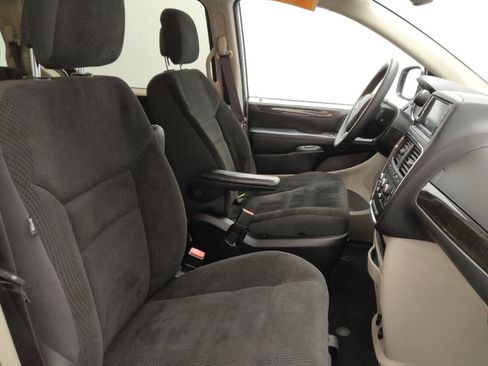 Used 2019 Dodge Grand Caravan SE w/ UConnect Hands-Free Group FWD image 21