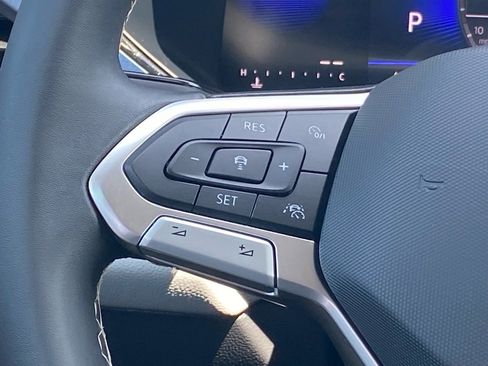 Certified 2023 Volkswagen Taos SE image 7