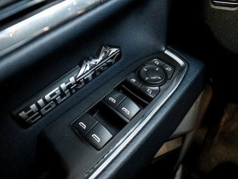 Used 2023 Chevrolet Silverado 1500 High Country w/ Technology Package AWD/4WD image 15