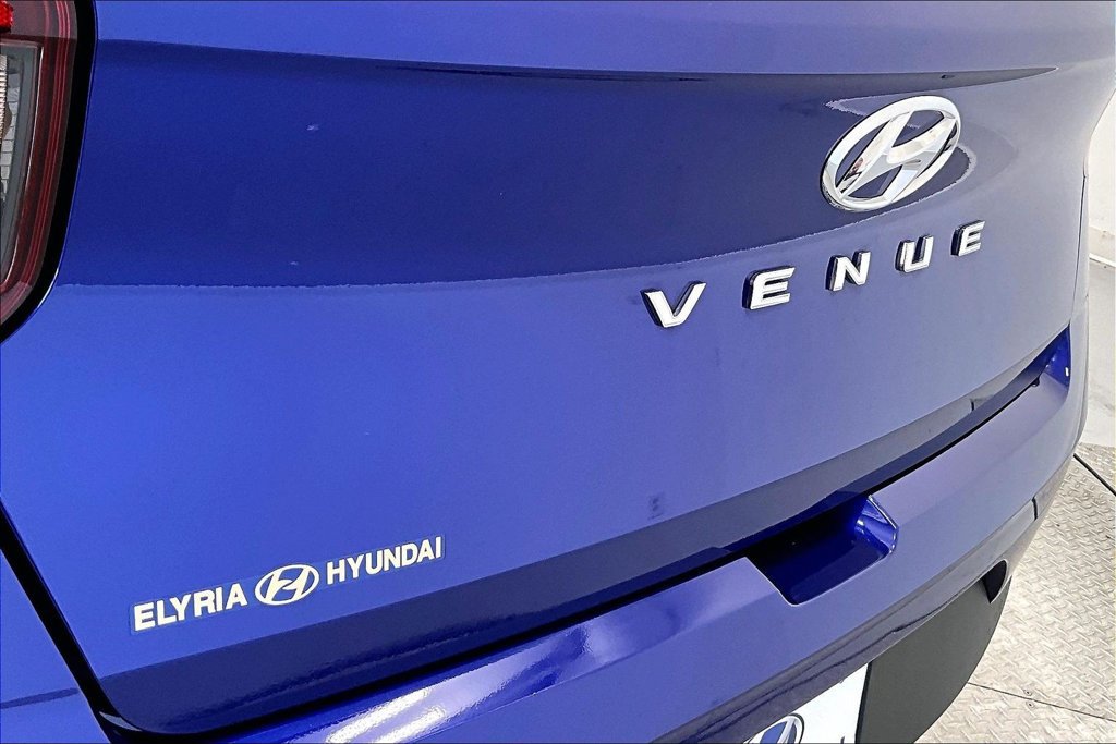 Used 2024 Hyundai Venue SEL FWD image 32