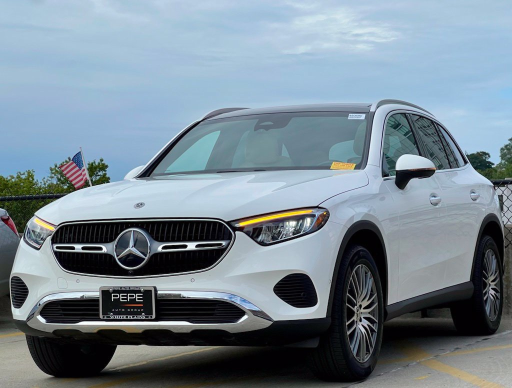 Used 2025 Mercedes-Benz GLC 300 4MATIC image 4