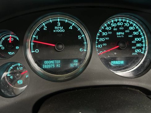 Used 2012 Chevrolet Suburban LTZ image 38