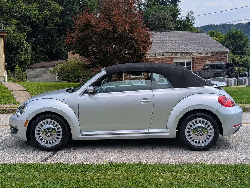 Used 2014 Volkswagen Beetle TDI FWD image 9