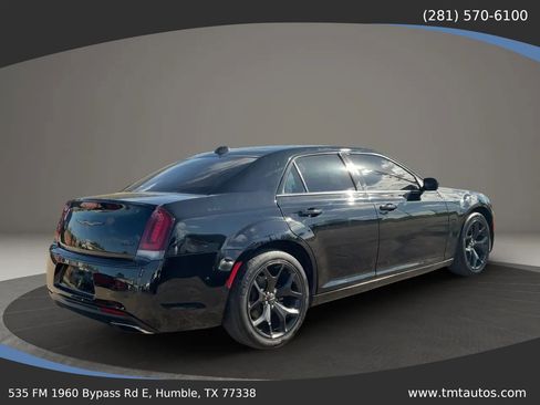 Used 2021 Chrysler 300 Touring w/ Sport Appearance Package RWD image 5
