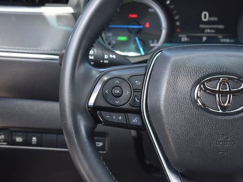 Used 2024 Toyota Venza XLE AWD/4WD image 16