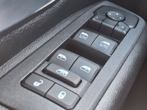 Used 2025 RAM 1500 Warlock AWD/4WD image 18