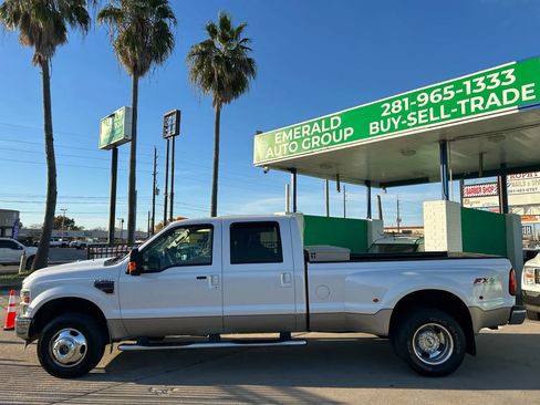 Used 2010 Ford F350 Lariat image 3