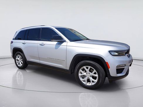 Used 2024 Jeep Grand Cherokee Limited RWD image 1