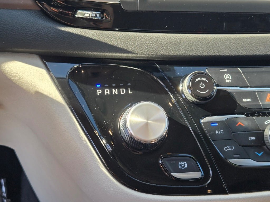 Used 2024 Chrysler Voyager LX FWD image 24