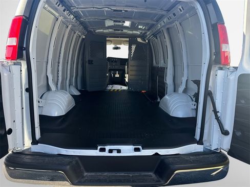New 2024 Chevrolet Express 3500 w/ Driver Convenience Package image 25