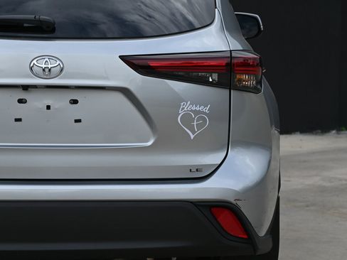 Used 2025 Toyota Highlander LE image 10