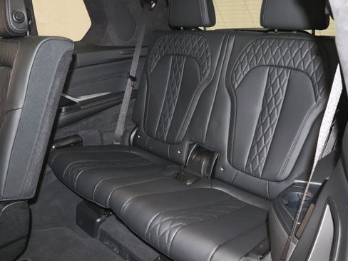 Used 2026 BMW X7 M60i image 24