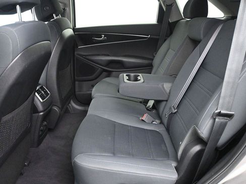 Used 2017 Kia Sorento AWD w/ LX Convenience Package image 10