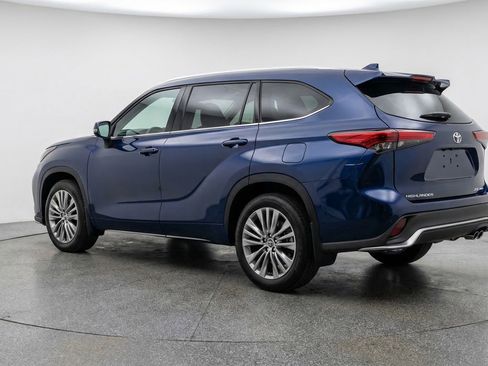 Used 2025 Toyota Highlander XSE image 6