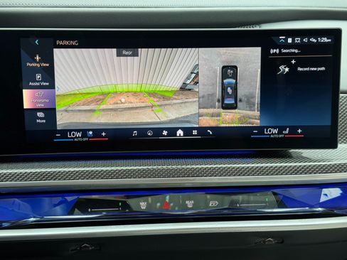 Used 2023 BMW i7 xDrive60 AWD/4WD image 33