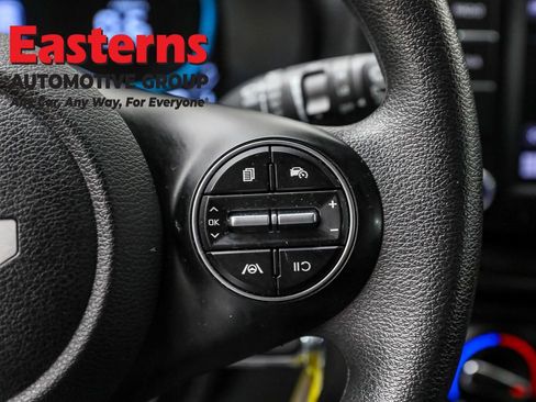 Used 2023 Kia Soul LX w/ LX Technology Package image 16