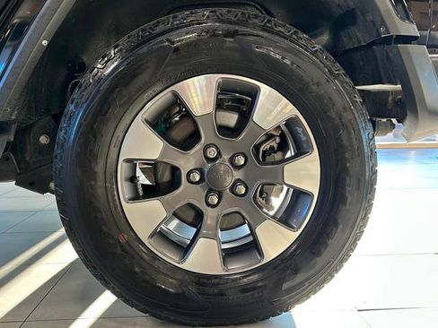 Used 2021 Jeep Wrangler Unlimited Sahara image 42