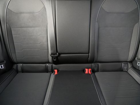 Certified 2025 Volkswagen Taos SE image 13