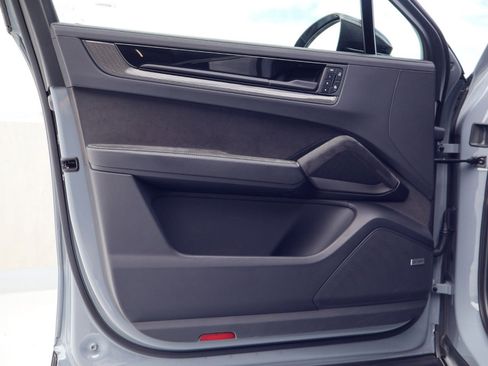 Certified 2025 Porsche Cayenne Turbo GT AWD/4WD image 13