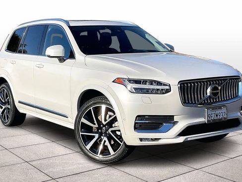 Used 2023 Volvo XC90 B5 Plus image 2
