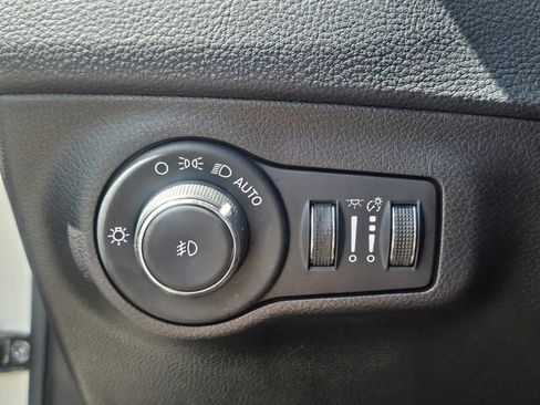 Used 2020 Jeep Compass Latitude FWD image 25