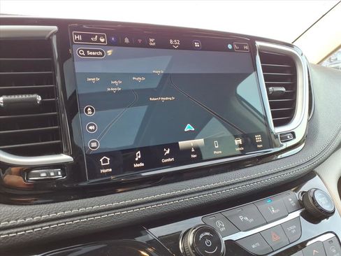 Used 2023 Chrysler Pacifica Limited image 24