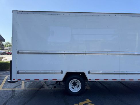 Used 2022 Ford E-350 and Econoline 350 Super Duty image 11