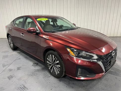 Used 2023 Nissan Altima 2.5 SV image 12