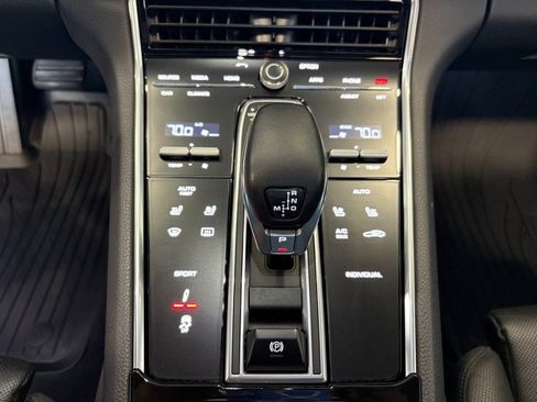 Used 2018 Porsche Panamera w/ Premium Package Plus RWD image 18