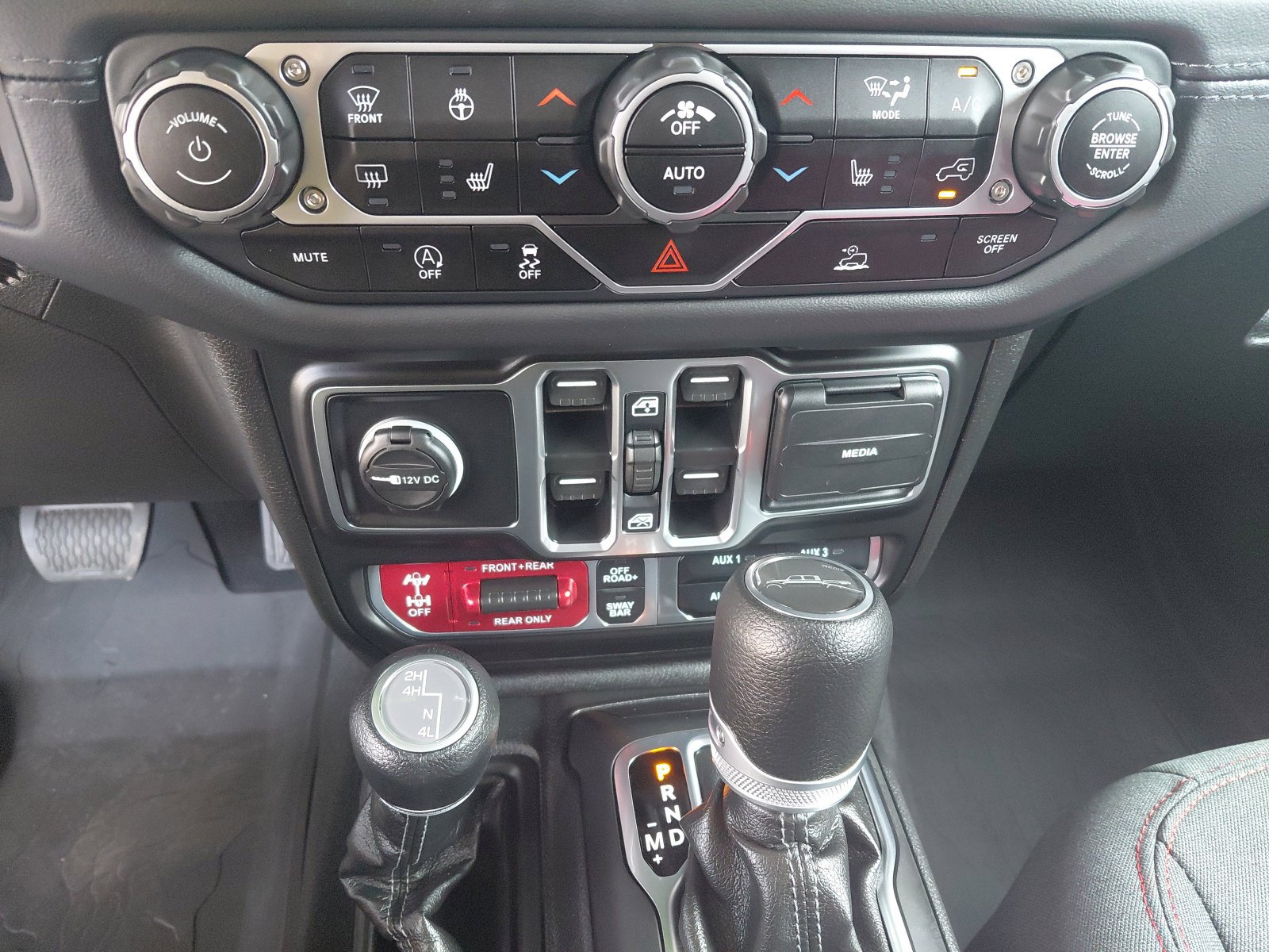 Used 2025 Jeep Gladiator Rubicon w/ Convenience Group AWD/4WD image 8