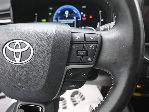 Used 2025 Toyota Camry SE FWD image 7