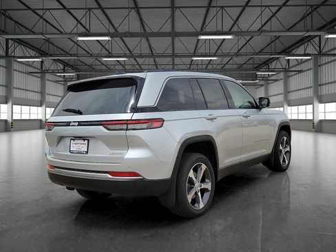 New 2026 Jeep Grand Cherokee Limited RWD image 4