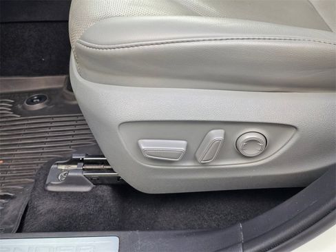 Used 2021 Toyota Highlander Limited image 13