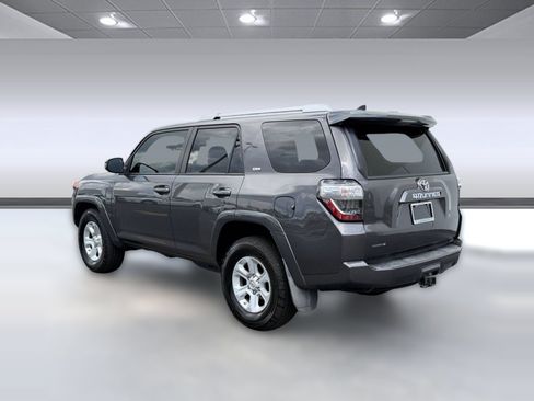 Used 2018 Toyota 4Runner SR5 RWD image 3