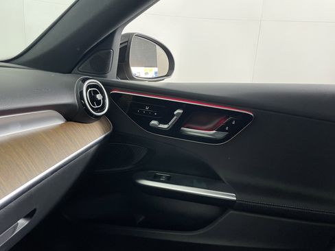 Used 2025 Mercedes-Benz C 300 Sedan image 12