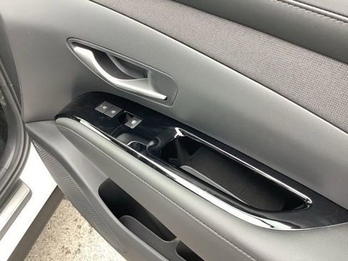 Used 2025 Hyundai Tucson Limited image 24