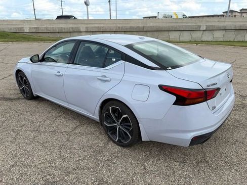 Used 2024 Nissan Altima 2.5 SR w/ SR Premium Package FWD image 4