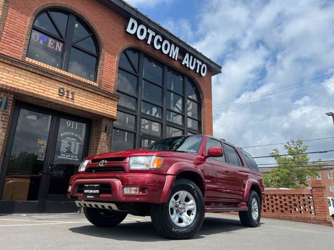 Used 2002 Toyota 4Runner SR5 RWD image 2