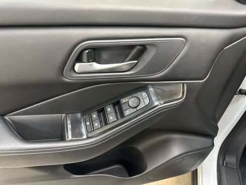 Certified 2024 Nissan Rogue SV image 25