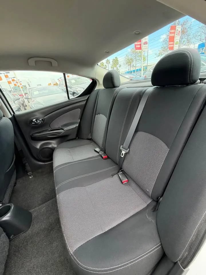 Used 2015 Nissan Versa SV FWD image 7