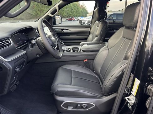 New 2025 Jeep Wagoneer Series II w/ Convenience Group I image 12