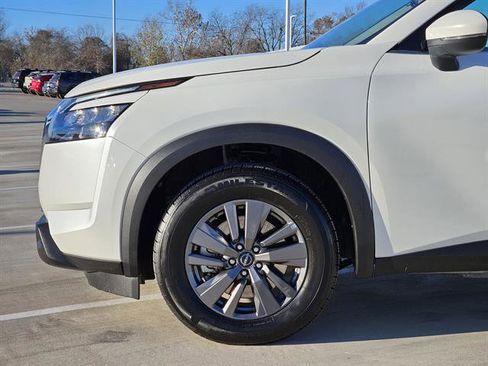 Used 2024 Nissan Pathfinder SV image 6