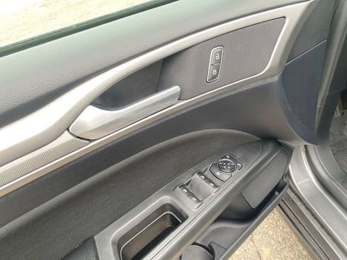 Used 2020 Ford Fusion SE AWD/4WD image 23