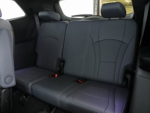 Used 2024 Buick Enclave Essence image 29