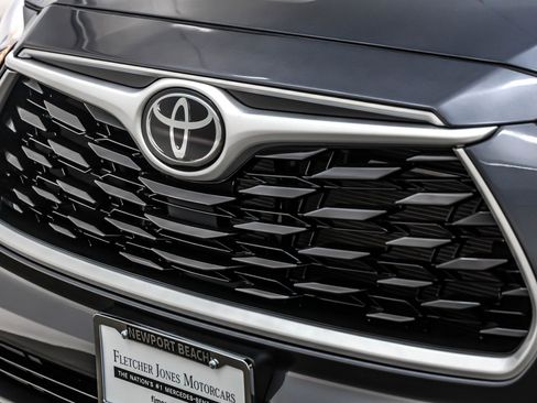 Used 2024 Toyota Highlander XLE image 13