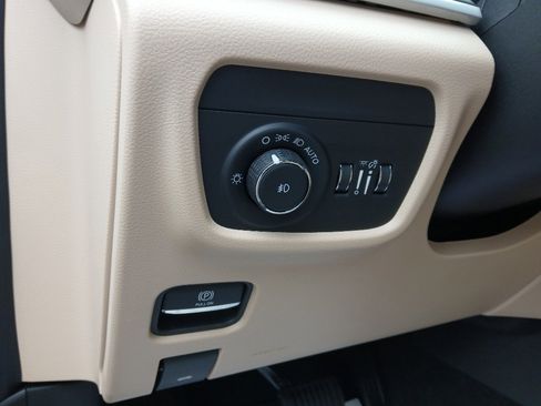 New 2025 Jeep Grand Cherokee L Limited w/ Luxury Tech Group II image 40